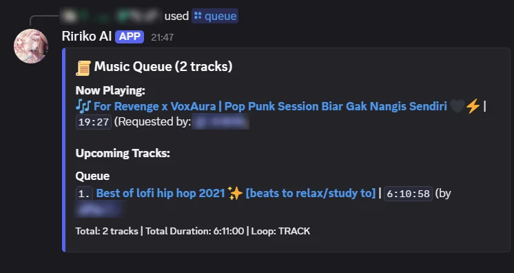 The reply to /queue: the song that plays now and the upcoming song with its length and requester.